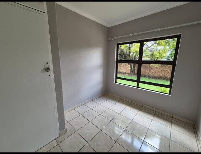 3 BEDROOM TOWNHOUSE FOR SALE IN VANDERBIJLPARK SE 3